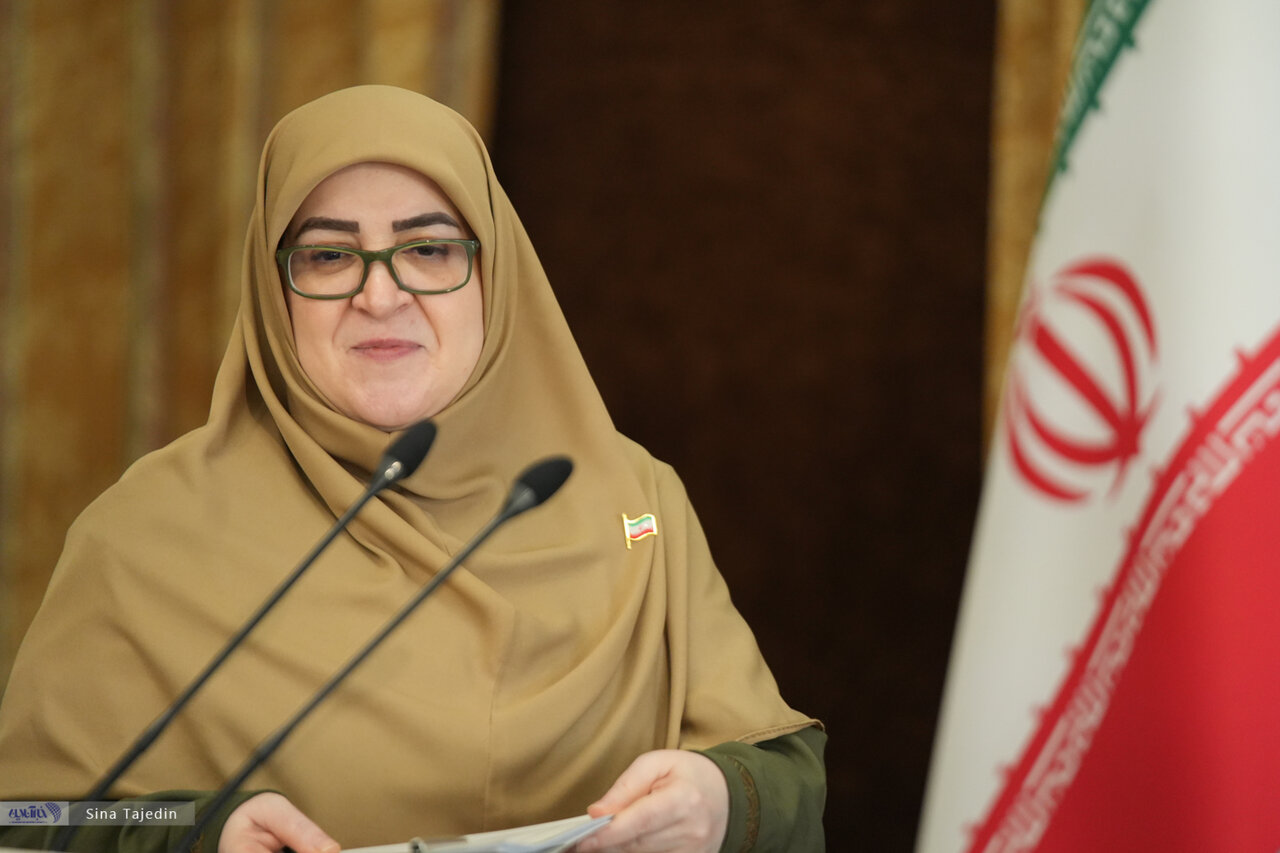 حاشیهای از دیدار رهبری و زنان؛ تصویری متفاوت از سخنگوی دولت + عکس حاشیهای از دیدار رهبری و زنان؛ تصویری متفاوت از سخنگوی دولت + عکس