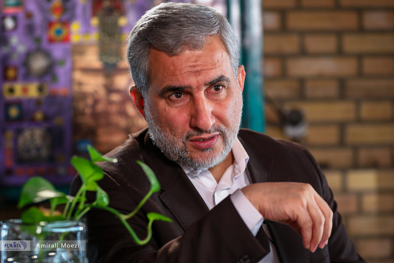 نوآوری نایینی در تقسیم‌بندی نظام‌های سیاسی و انواع حکمرانی