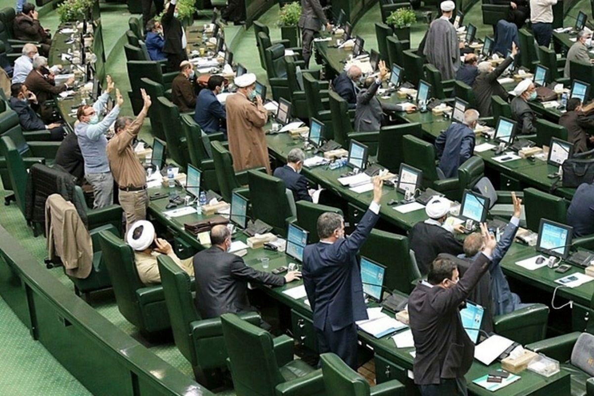 جنگ فراگیر میان ایران و آمریکا رخ می دهد؟/ پاسخ یک نماینده مجلس به انتقادات از طرح مدیریت تنگه هرمز